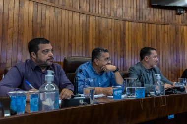 Marilia, Sao Paulo, Brezilya, 19 Ağustos 2023. Belediye meclisinde bölge bütçesini tartışan kamu duruşması.