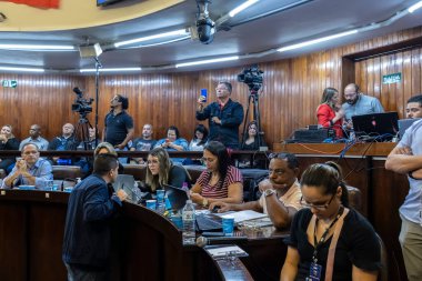 Marilia, Sao Paulo, Brezilya, 19 Ağustos 2023. Belediye meclisinde bölge bütçesini tartışan kamu duruşması.
