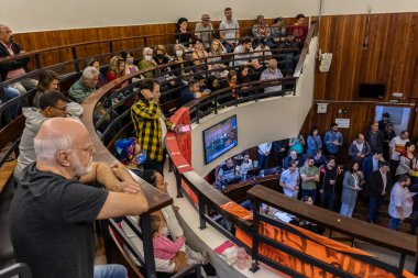 Marilia, Sao Paulo, Brezilya, 19 Ağustos 2023. Belediye meclisinde bölge bütçesini tartışan kamu duruşması.