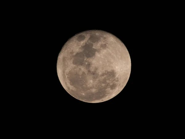 ブラジルのサンパウロ市の暗い空に満月 ブルームーン 8月31日 2023年 ロンドン — ストック写真