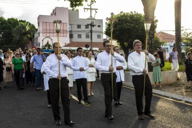Marilia, Sao Paulo, Brezilya, 12 Ekim 2023. Brezilya 'nın koruyucu azizi Aparecida' nın onuruna şehrin sokaklarındaki Sao Bento Katedrali 'nde son buldu.