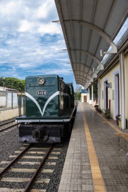 Itu, SP, Brezilya, 10 Mart 2023. Salto ve Itu şehirleri arasında turist taşıyan Cumhuriyet Treni adlı turist vagonları, Itu İstasyonu platformunda durdu.