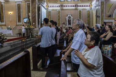 Marilia, SP. Brezilya, 12 Ekim 2023. Brezilya 'nın koruyucu azizi Aparecida' nın onuruna Marilia şehir merkezindeki Saint Benedict Katedrali 'nde ayin düzenlendi.