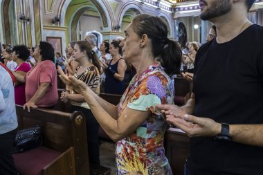 Marilia, SP. Brezilya, 12 Ekim 2023. Brezilya 'nın koruyucu azizi Aparecida' nın onuruna Marilia şehir merkezindeki Saint Benedict Katedrali 'nde ayin düzenlendi.