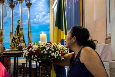 Marilia, SP. Brezilya, 12 Ekim 2023. Brezilya 'nın koruyucu azizi Aparecida' nın onuruna Marilia şehir merkezindeki Saint Benedict Katedrali 'nde ayin düzenlendi.