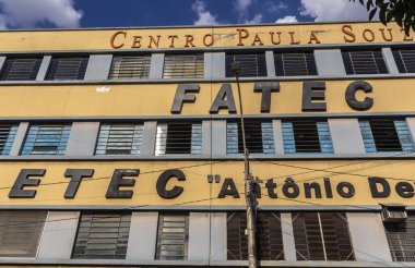 Marilia, SP, Brezilya, 11 numara, 2023. Paula Souza Merkezi, ETEC Antonio Devisate ve FATEC genel merkezi Rafael Almeida Camarinha 'nın cephesi, Marilia şehrinin orta bölgesinde yer almaktadır.