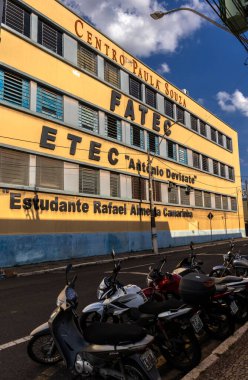 Marilia, SP, Brezilya, 11 numara, 2023. Paula Souza Merkezi, ETEC Antonio Devisate ve FATEC genel merkezi Rafael Almeida Camarinha 'nın cephesi, Marilia şehrinin orta bölgesinde yer almaktadır.