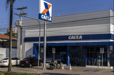 Marilia, Sao Paulo, Brezilya, 18 Ekim 2023. Caixa Economica Federal Bankası 'nın (CEF) banka şubesinin inşası ve logosu. Kamu kuruluşu şeklinde bir finans kurumu..