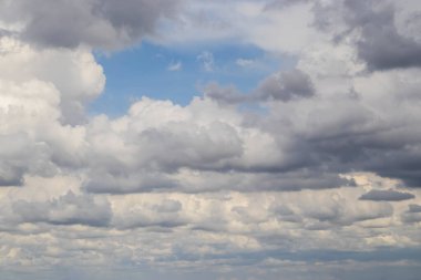 Brezilya 'da mavi gökyüzü olan güzel beyaz bulutların soyut arkaplanı