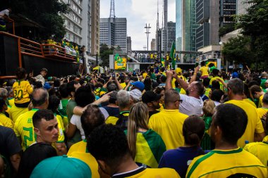Sao Paulo, SP, Brezilya. 25 Şubat 2024. Jair Bolsonaro destekçileri Sao Paulo Brezilya 'da Paulista Bulvarı' nda bir miting düzenlediler.