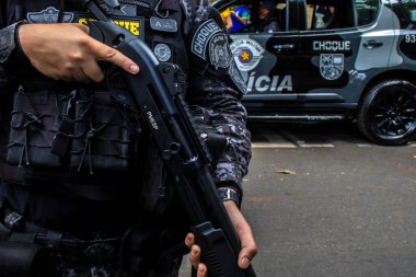 Sao Paulo, Brezilya, 25 Şubat 2024. Ayaklanma, Sao Paulo 'daki Paulista Bulvarı' nda antigo başkanı Jair Bolsonaro 'yu destekleyen göstericilerin girişini engellemeye hazırlanıyor.