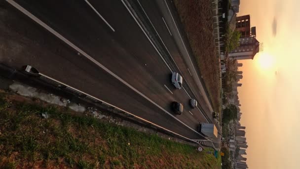 Marilia Sao Paul Septiembre 2023 Tráfico Vehículos Carretera Con Edificios — Vídeos de Stock