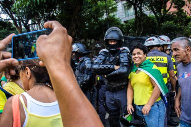 Sao Paulo, SP, Brezilya. 25 Şubat 2024. Jair Bolsonaro destekçileri Sao Paulo Brezilya 'da Paulista Bulvarı' nda bir miting düzenlediler.