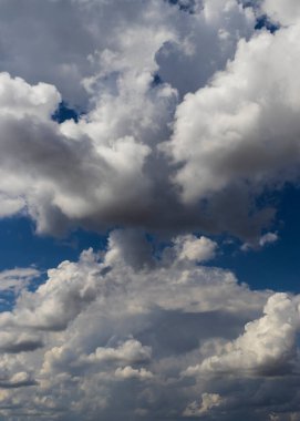 Brezilya 'da mavi gökyüzü olan güzel beyaz bulutların soyut arkaplanı