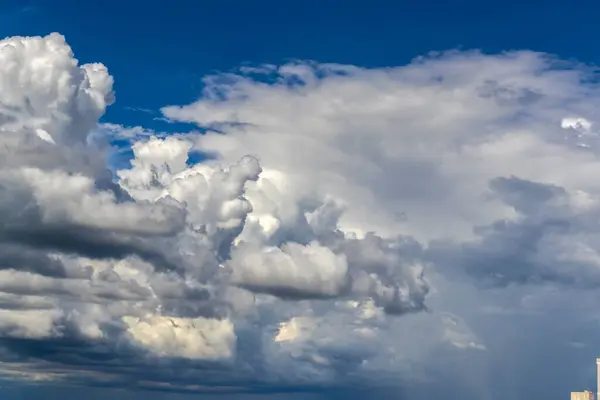 Abstract Achtergrond Van Mooie Witte Wolken Met Blauwe Lucht Brazilië Rechtenvrije Stockafbeeldingen