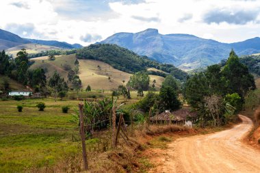 Brezilya 'nın Minas Gerais eyaletinin dağlarındaki kırsal alan