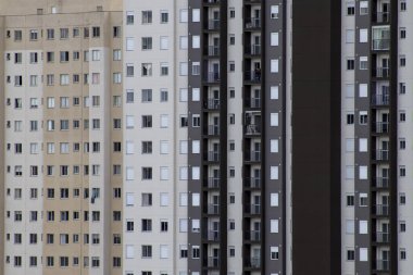 Brezilya 'nın Sao Paulo şehrindeki inşaat alanının pencerelerinin deseni