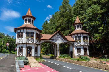 Aguas de Lindoia, Sao Paulo, Brezilya, 18 Mart 2022. Aguas de Lindoia şehrinin süslü giriş kapısı