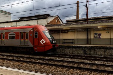 Sao Paulo, Brezilya, 24 Nisan 2023. CPTM treni Sao Paulo Metropolitan Tren Şirketi, 7. hattaki Agua Branca İstasyonu - Ruby, Sao Paulo şehrinin batı bölgesi
