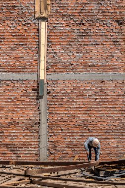 Marilia, Sao Paulo, Brezilya, Kasım 09, 2022. Marilia şehrindeki eski tren istasyonunun depolarında yıkım çalışmaları