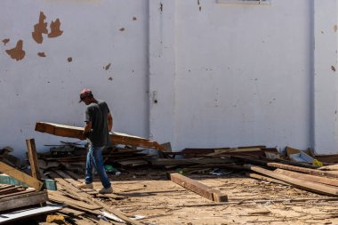 Marilia, Sao Paulo, Brezilya, Kasım 09, 2022. Marilia şehrindeki eski tren istasyonunun depolarında yıkım çalışmaları