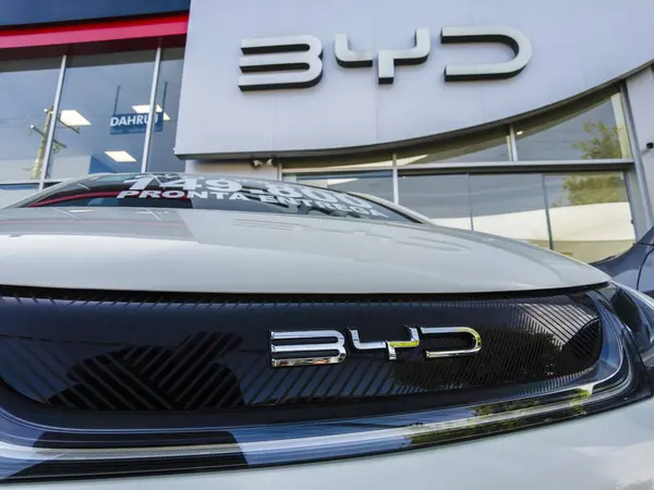 Sao Paulo, SP, Brezilya, 20 Şubat 2024. BYD EV perakende mağazası. Sao Paulo 'daki Çinli elektrikli araba şirketi.