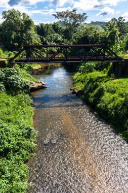 Itariri şehrindeki eski demiryolu köprüsü, 1910 yılında kente demiryolu istasyonunun gelişine yardım etmek için inşa edildi..