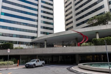 Sao Paulo, SP, Brezilya, Eylül 06, 2021. Şehrin güneyindeki Jabaquara semtindeki Itau Unibanco İş Merkezi 'ne giriş.