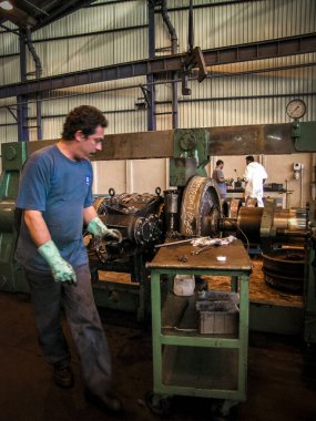Sao Paulo, Brezilya, Eylül 04, 2003. Sao Paulo şehrinin güneyindeki metro trenlerinin bakım atölyesi.