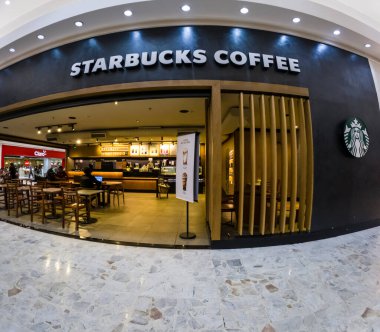 Sao Paulo, Brezilya, 5 Ağustos 2024. Sao Paulo 'nun güneyindeki bir alışveriş merkezindeki Starbucks kafeteryasında.