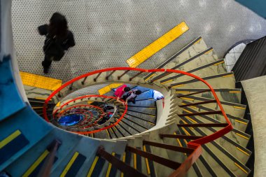 Sao Paulo, Brezilya, 13 Temmuz 2013. Alışveriş merkezindeki Rock Galerisi 'nin merdivenlerinde Sao Paulo' nun aşağısındaki Grandes Galerisi 'nde müşteri hareketi var.