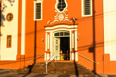 Santa Izabel Kilisesi 'nin ön cephesi ve girişi, Marilia' nın merkezinde, Sao Paulo eyaletinin batısında..