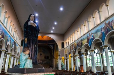 Assis, Sao Paulo, Brezilya, 11 Kasım 2024. Aziz Anne Paulina 'nın Sao Paulo Eyaleti' ndeki Assis Kutsal Yürek Katedrali 'ndeki resmi..