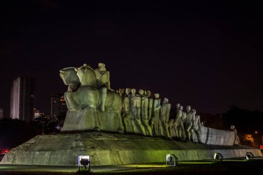 Sao Paulo, Brezilya, 13 Ağustos 2013. Ibirapuera Park 'taki Bandeiras Anıtı, Sao Paulo, Brezilya