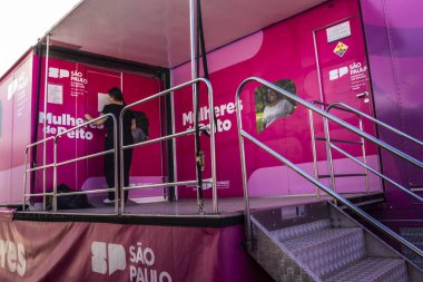 Sao Paulo, Brezilya. 28 Mart 2025. Sao Paulo Eyalet Hükümeti Mobil Mammografi Birimi, Brezilya. Bedava göğüs kanseri taraması sağlayan bir programın parçası..