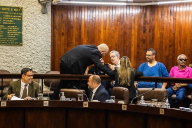 Marilia, Sao Paulo, Brezilya, 14 Nisan 2025 Marilia İl Meclisi 'nin genel kurul oturumunun iç görüşü, 17 meclis üyesi için dairesel formatta yer almaktadır..