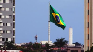 Brezilya bayrağı ve gökyüzü Brezilya 'da