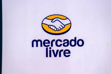 Marilli, SP, Brezilya, 27 Haziran 2025. Mercado Livre logosu. Latin Amerika 'nın önde gelen e-ticaret platformunda güven ve ortaklığı simgeliyor.