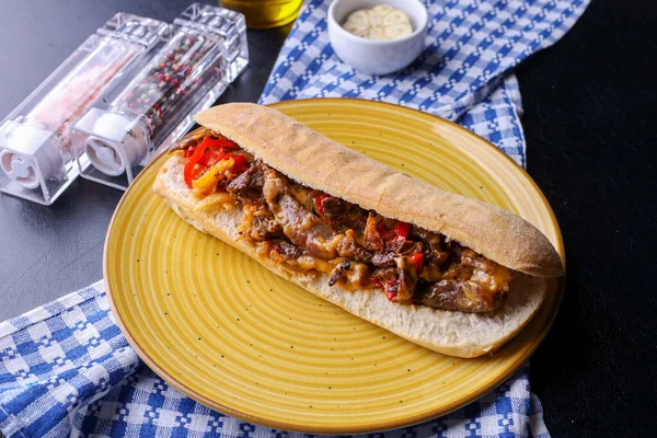Детали Вкусного Сэндвича Свежим Сыром — стоковое фото