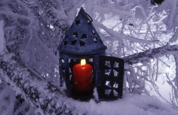 Jul Dekoration Med Snö Och Ljus — Stockfoto