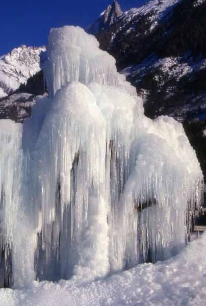 Bela Vista Lago Congelado Inverno — Fotografia de Stock