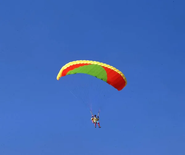 Paraglider Blauwe Lucht — Stockfoto