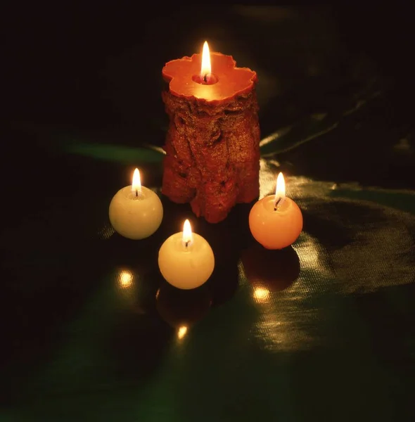 Палаючі Свічки Темному Фоні — стокове фото
