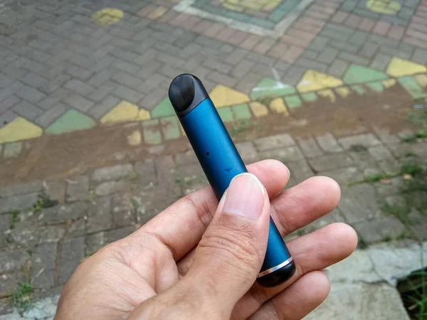 Este Cigarro Elétrico Colorido Marinha Muito Simples Fácil Segurar — Fotografia de Stock