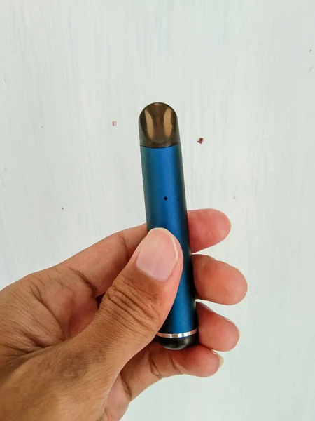 Deze Marine Gekleurde Elektrische Sigaret Zeer Eenvoudig Makkelijk Vast Houden — Stockfoto