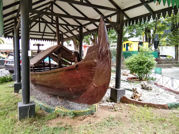 Probolinggo Indonesia November 2022 Perahu Tradisional Terbuat Dari Kayu Dengan — Stok Foto