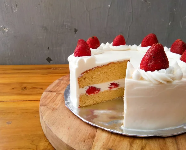 Strawberry Shortcake Atas Meja Kayu — Stok Foto