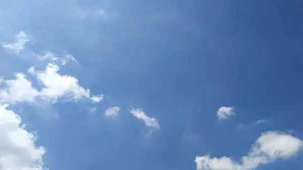 Stock image clear blue sky with a few cumulonimbus clouds