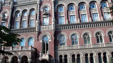 Şehir merkezindeki binanın manzarası