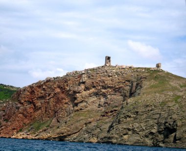 Akdeniz kıyısındaki deniz feneri.